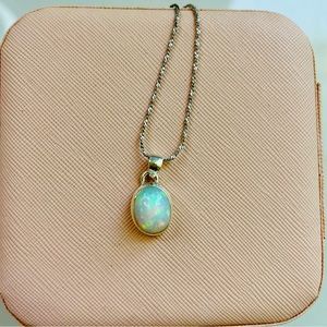 Beautiful Opal pendant with 18” chain Necklace
